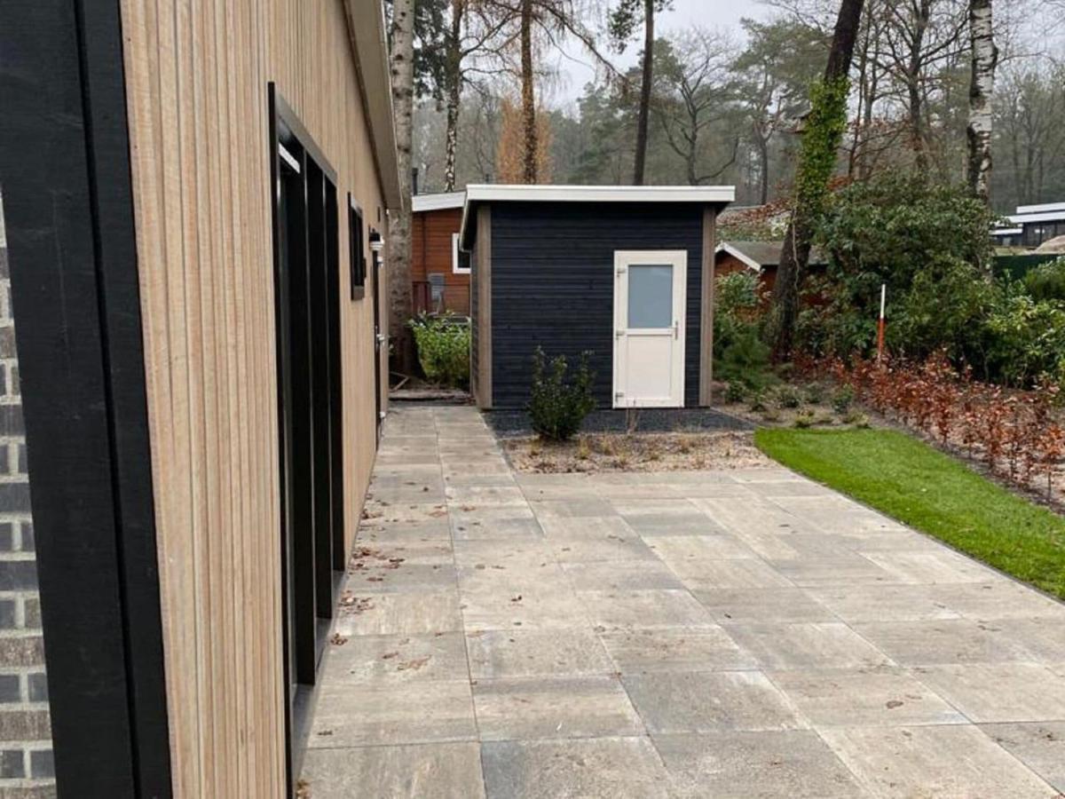 Great Chalet With Air Conditioning, Near Veluwe Hoenderloo Exterior photo